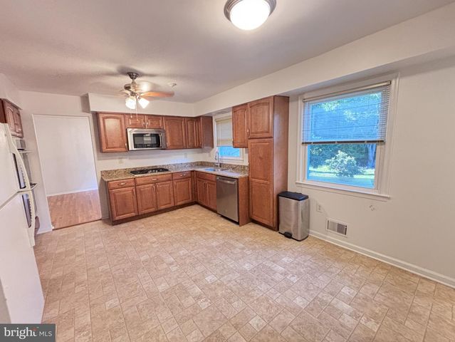 94 KINO BLVD, Hamilton, NJ 08619