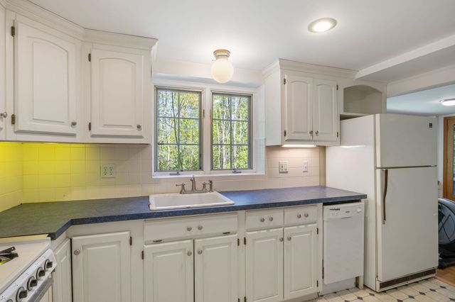 112 Gile Road, Nottingham, NH 03290