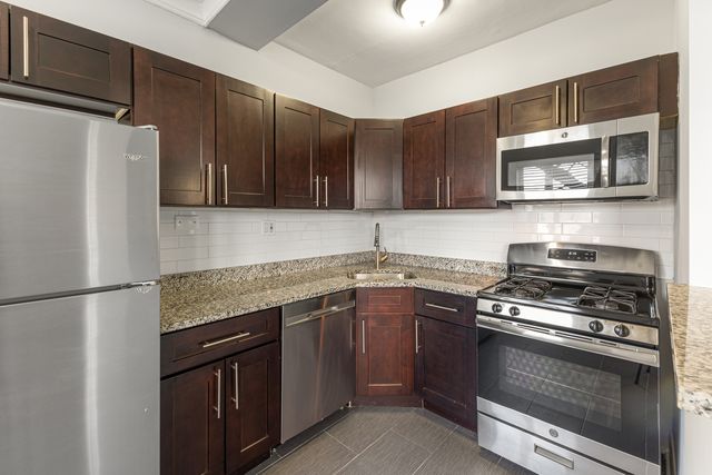 1608 W Sherwin Avenue 414, Chicago, IL 60626