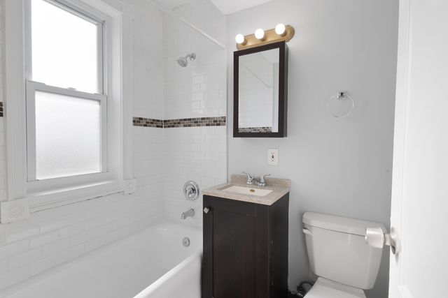 1608 W Sherwin Avenue 414, Chicago, IL 60626