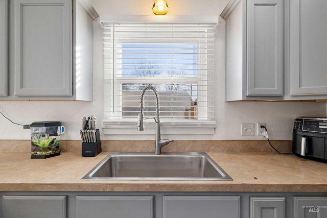 753 Ash St, Twin Falls, ID 83301