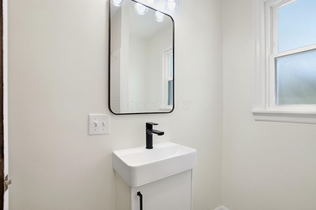 1988 E 5th Avenue, Columbus, OH 43219