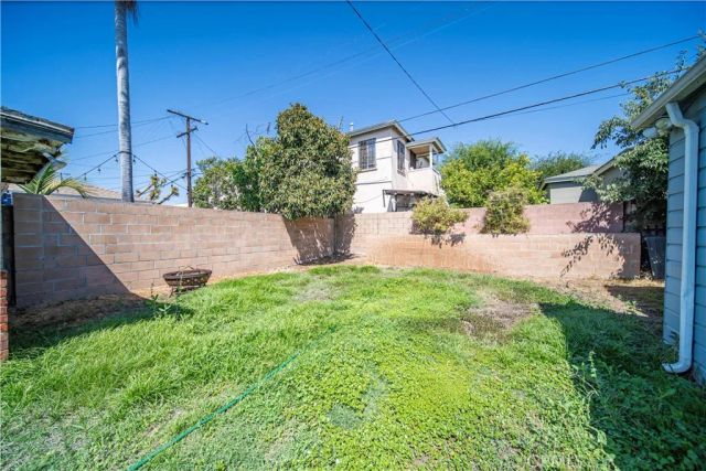 1048 simmons, East Los Angeles, CA 90022