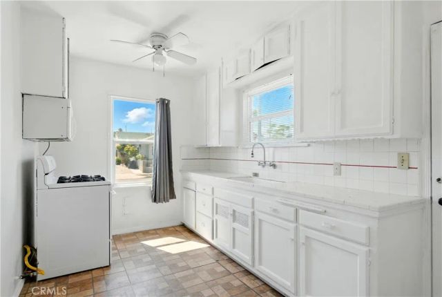 1048 simmons, East Los Angeles, CA 90022