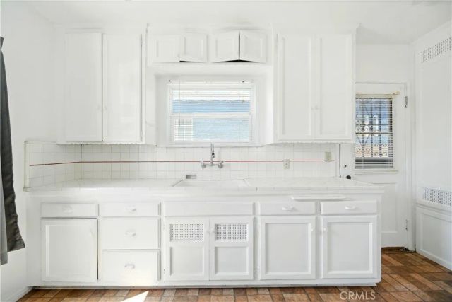 1048 simmons, East Los Angeles, CA 90022