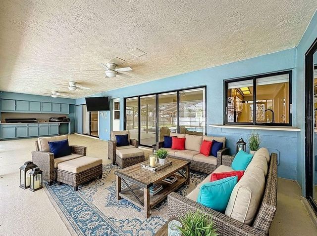 2414 BUCKHORN RUN DRIVE, Valrico, FL 33596