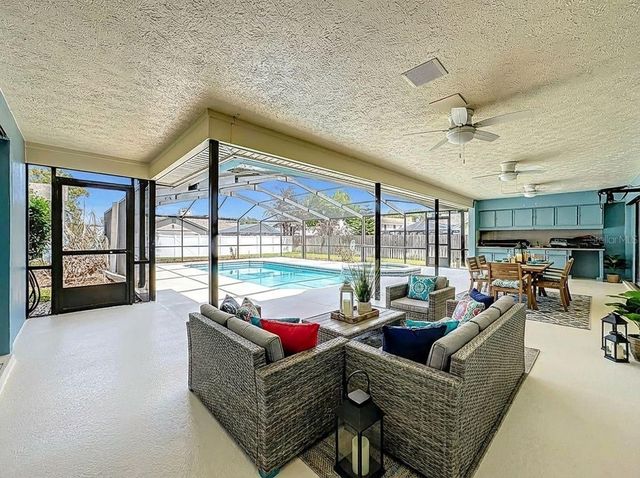 2414 BUCKHORN RUN DRIVE, Valrico, FL 33596