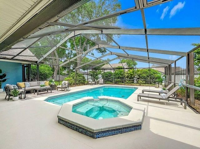 2414 BUCKHORN RUN DRIVE, Valrico, FL 33596