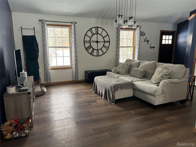 9642 Hummingbird Ct, Reynolds Township, MI 49329