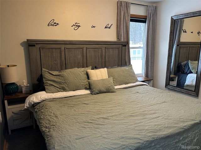 9642 Hummingbird Ct, Reynolds Township, MI 49329