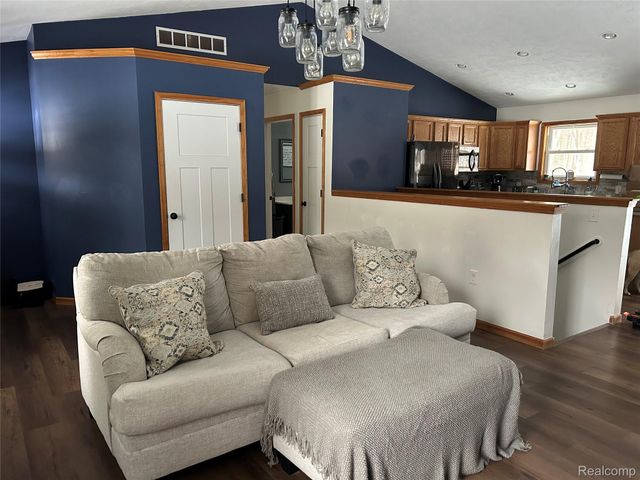 9642 Hummingbird Ct, Reynolds Township, MI 49329