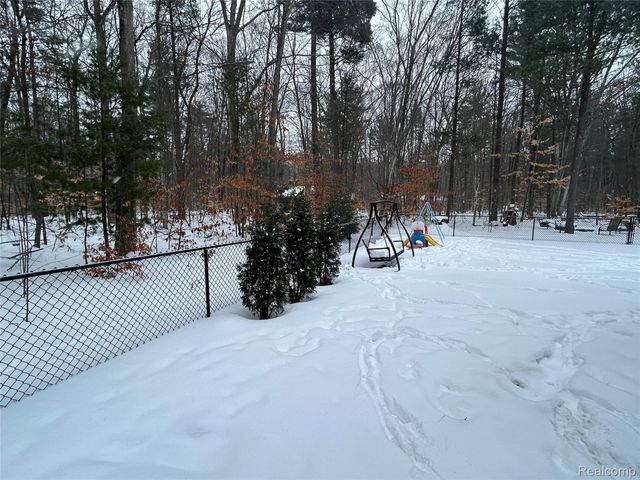 9642 Hummingbird Ct, Reynolds Township, MI 49329