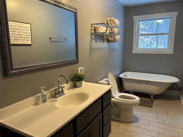 9642 Hummingbird Ct, Reynolds Township, MI 49329