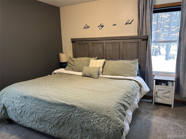 9642 Hummingbird Ct, Reynolds Township, MI 49329