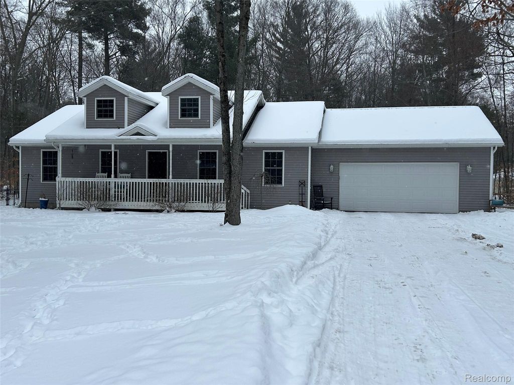 9642 Hummingbird Ct, Reynolds Township, MI 49329