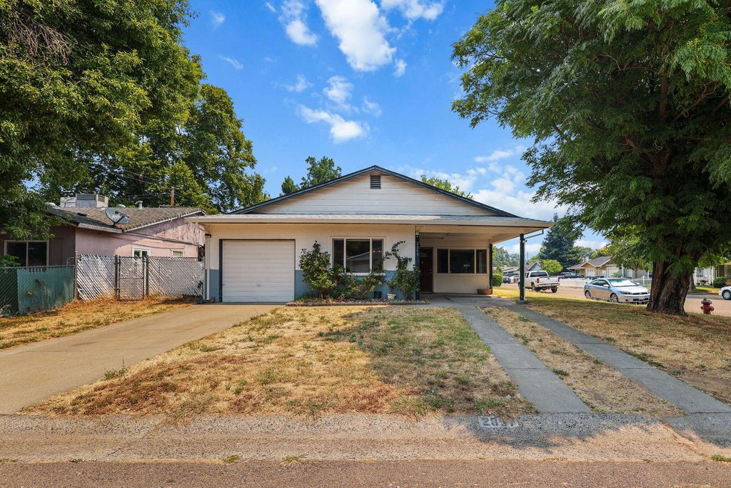 2857 Pinto Lane, Anderson, CA 96007