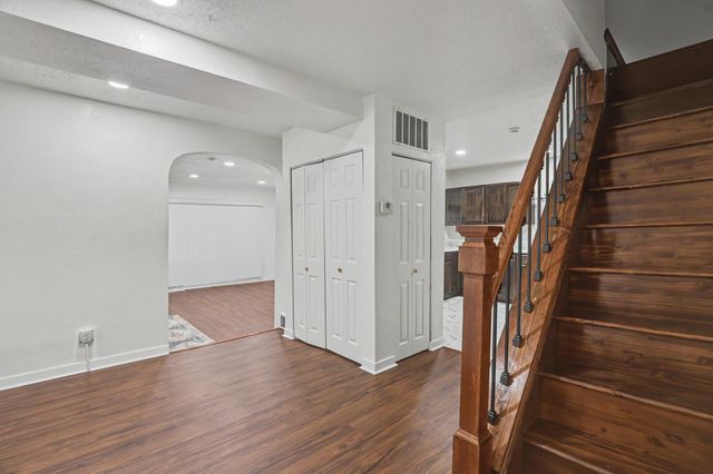1413 E Vine Street, Des Moines, IA 50316