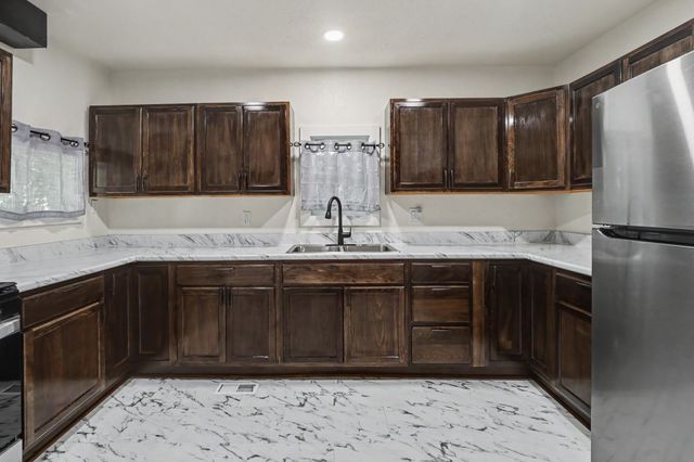 1413 E Vine Street, Des Moines, IA 50316