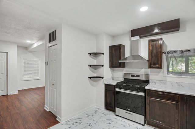1413 E Vine Street, Des Moines, IA 50316
