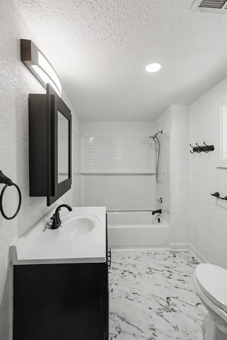 1413 E Vine Street, Des Moines, IA 50316