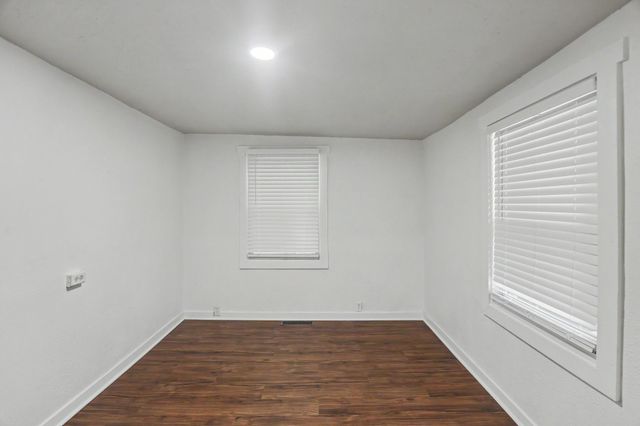 1413 E Vine Street, Des Moines, IA 50316