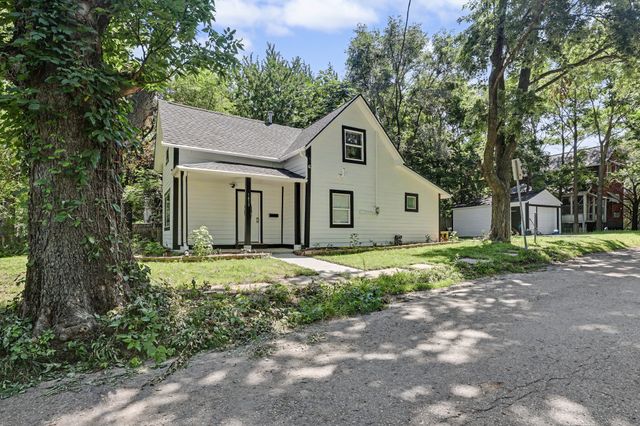1413 E Vine Street, Des Moines, IA 50316