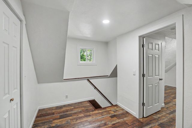 1413 E Vine Street, Des Moines, IA 50316