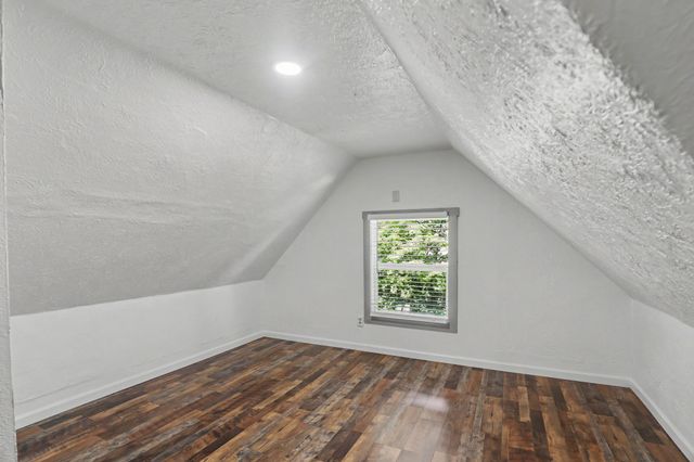 1413 E Vine Street, Des Moines, IA 50316