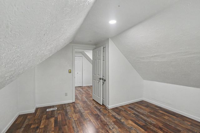 1413 E Vine Street, Des Moines, IA 50316