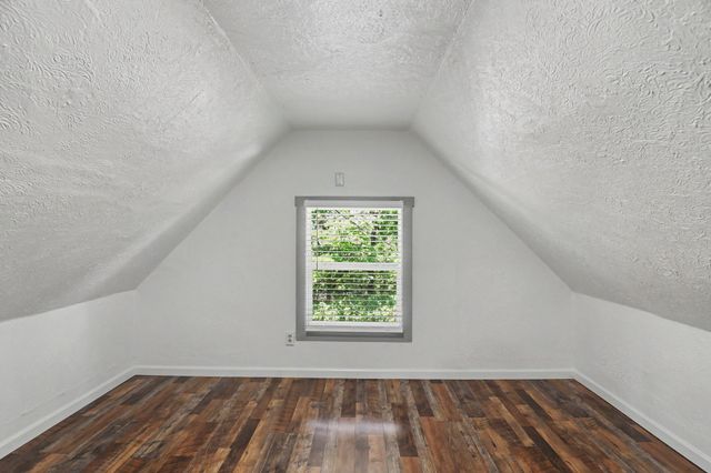 1413 E Vine Street, Des Moines, IA 50316