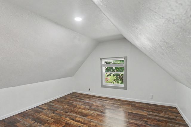 1413 E Vine Street, Des Moines, IA 50316