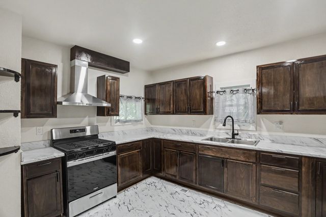 1413 E Vine Street, Des Moines, IA 50316