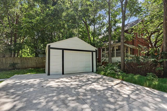 1413 E Vine Street, Des Moines, IA 50316