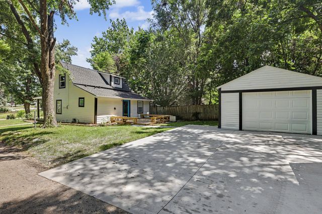 1413 E Vine Street, Des Moines, IA 50316