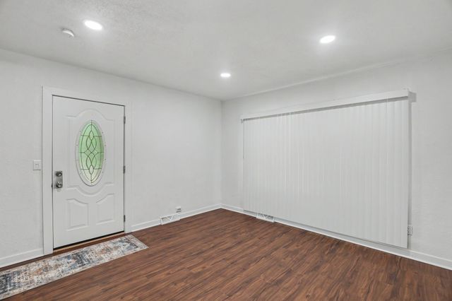 1413 E Vine Street, Des Moines, IA 50316