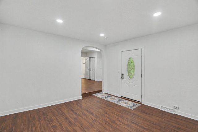 1413 E Vine Street, Des Moines, IA 50316