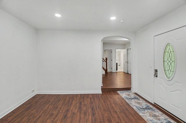 1413 E Vine Street, Des Moines, IA 50316