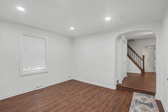 1413 E Vine Street, Des Moines, IA 50316