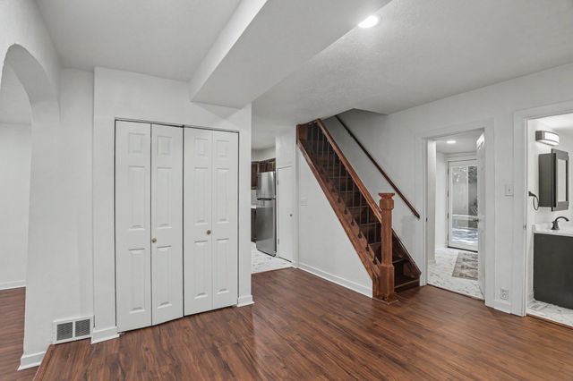 1413 E Vine Street, Des Moines, IA 50316