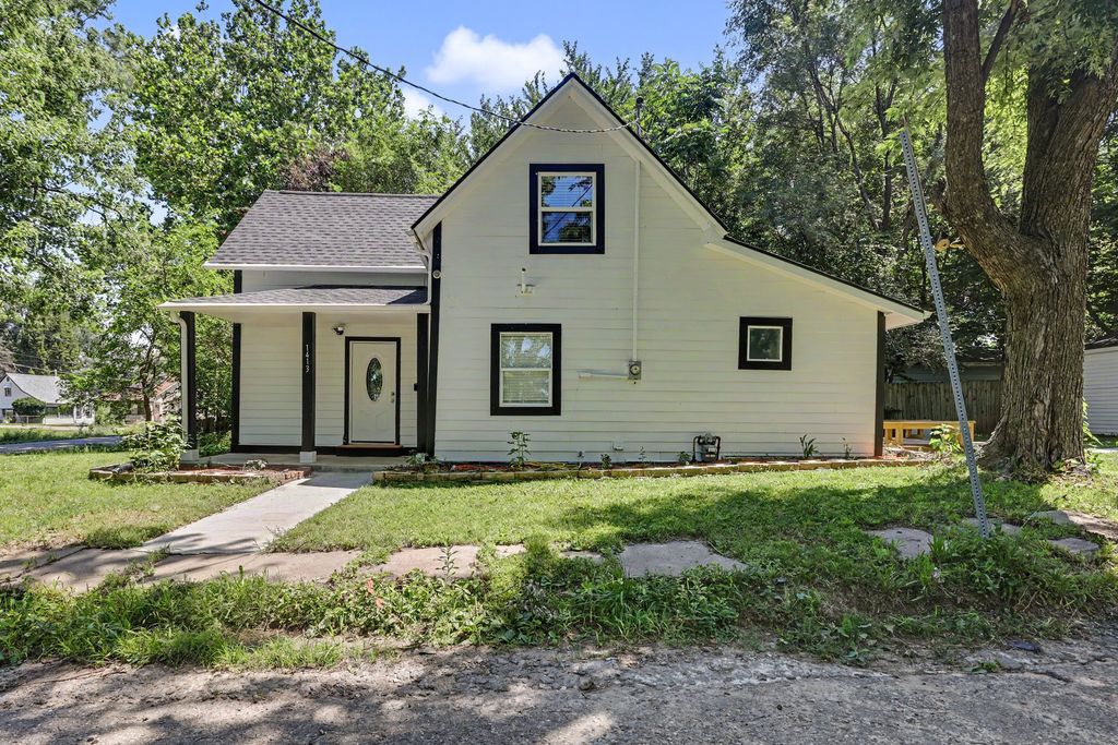 1413 E Vine Street, Des Moines, IA 50316