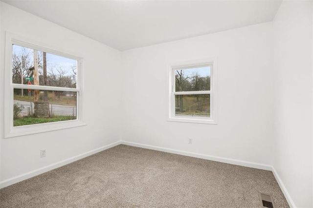 11800 Henry Street, Sugar Creek, MO 64054