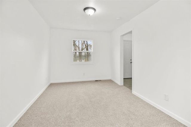 11800 Henry Street, Sugar Creek, MO 64054