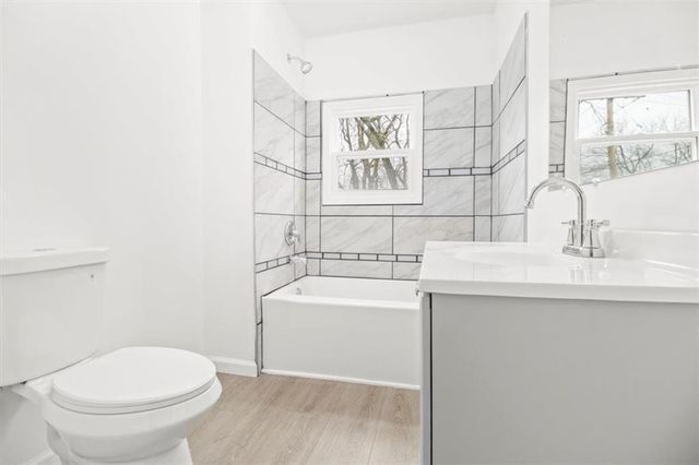 11800 Henry Street, Sugar Creek, MO 64054