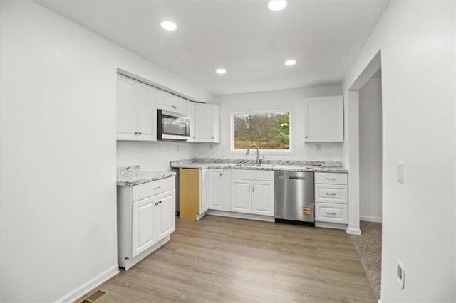 11800 Henry Street, Sugar Creek, MO 64054