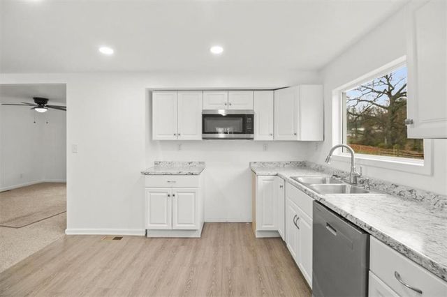 11800 Henry Street, Sugar Creek, MO 64054