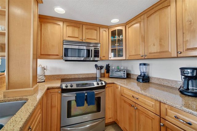 445 HAMDEN DRIVE 405, Clearwater Beach, FL 33767