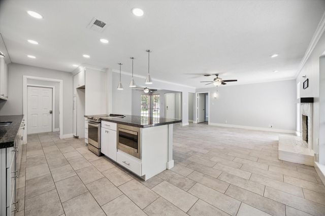 9407 Meadowbriar Lane, Houston, TX 77063