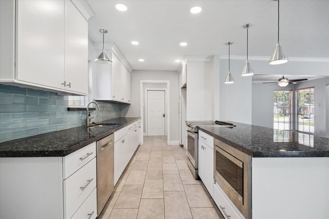 9407 Meadowbriar Lane, Houston, TX 77063