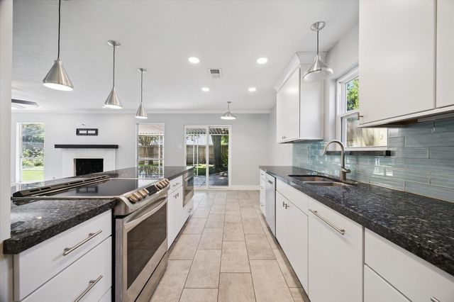 9407 Meadowbriar Lane, Houston, TX 77063