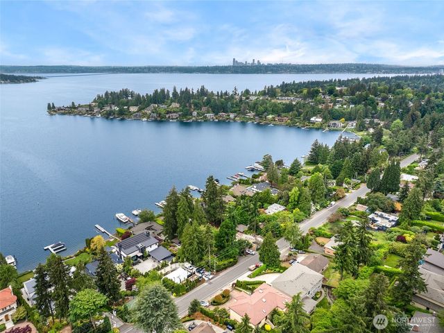 9510 Lake Washington Boulevard NE, Bellevue, WA 98004